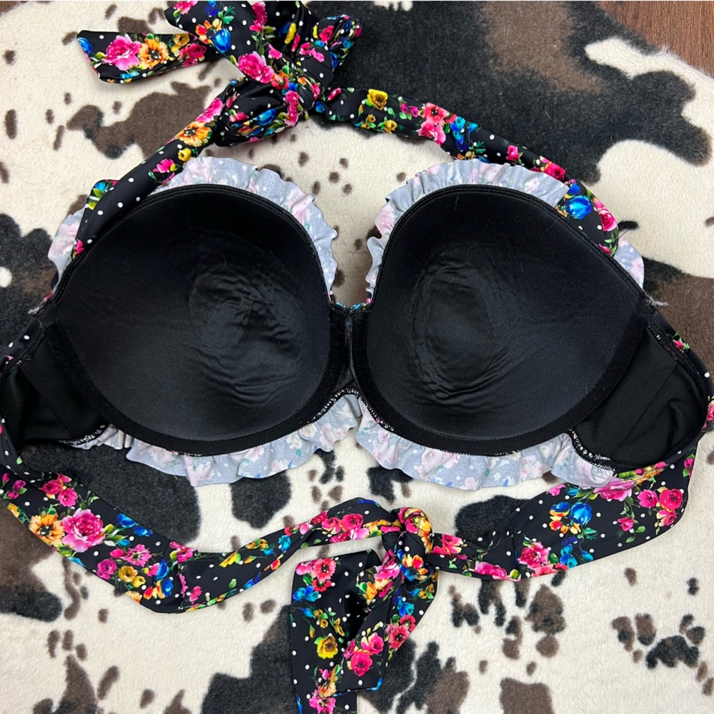 Hot Topic Pin-up Ruffled Swimsuit - Picture 10 of 12